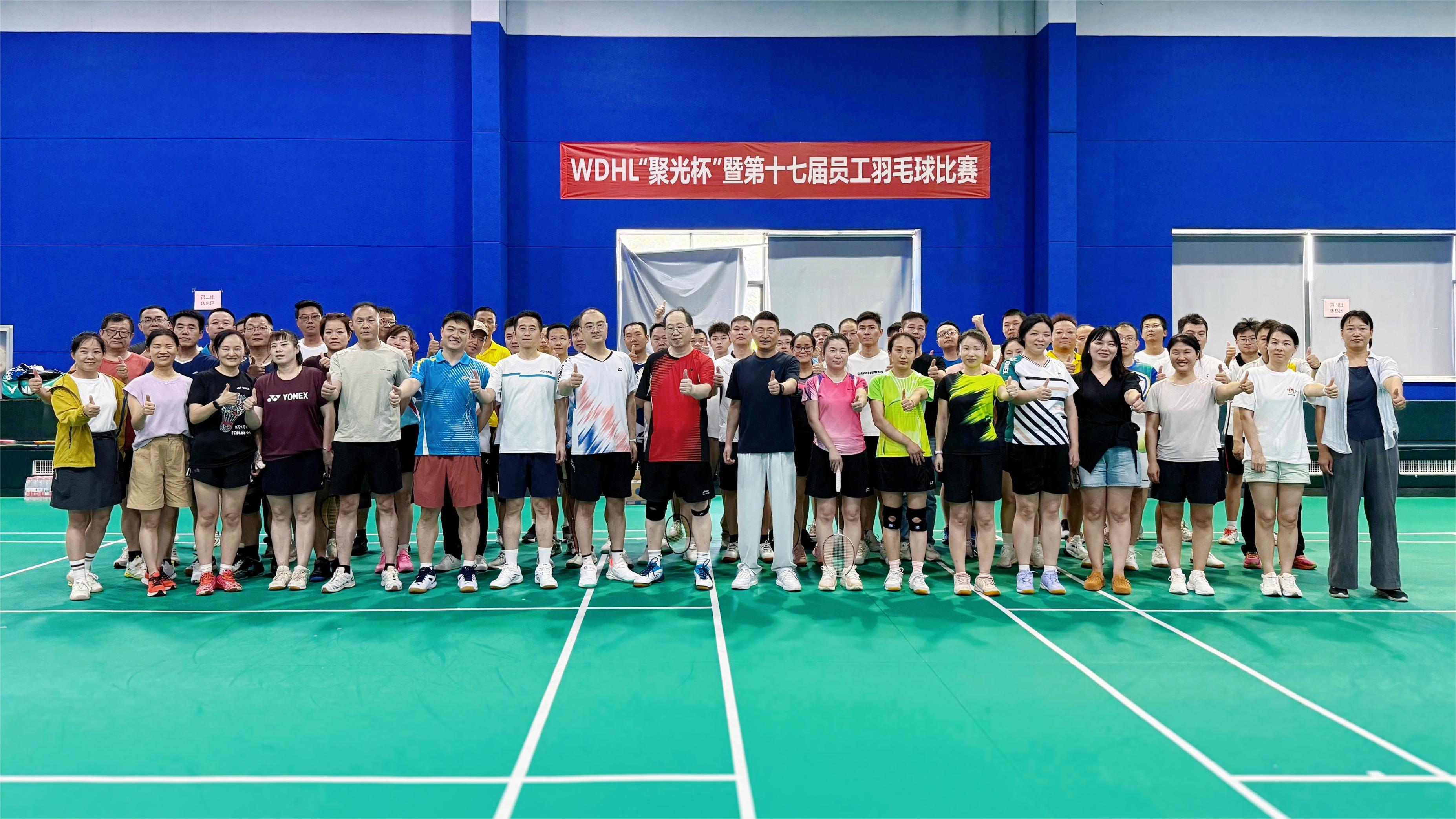 超燃！赛场追风，直击“聚光杯”羽毛球比赛精彩瞬间