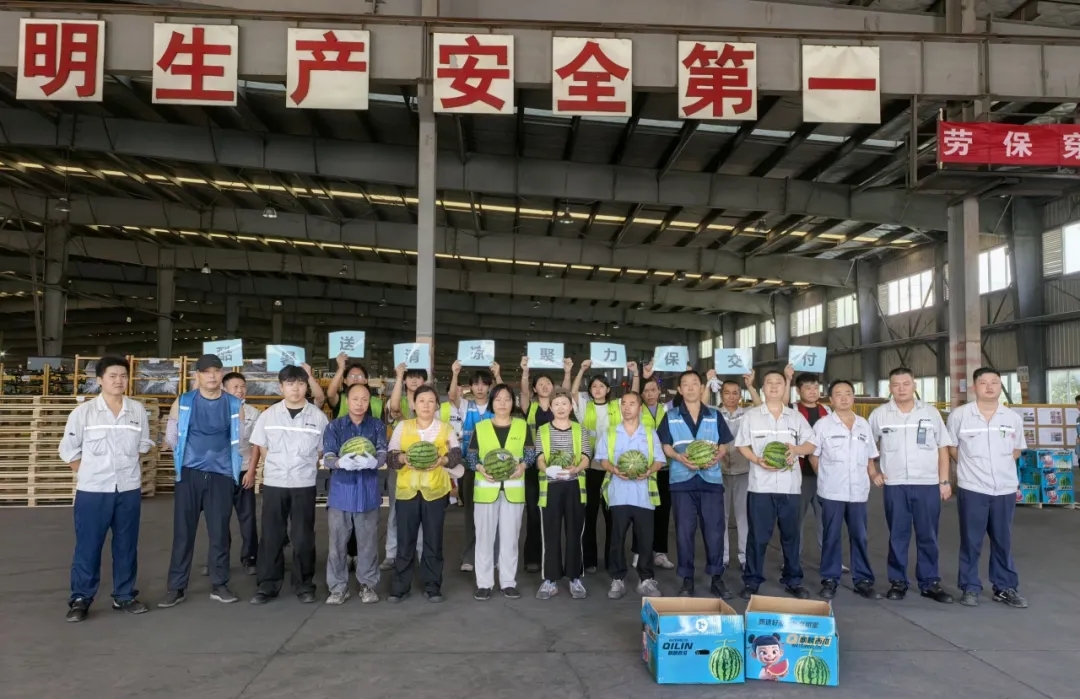 西瓜、雪糕、电解质补给包…物流人的夏天，被工会"花式投喂"了